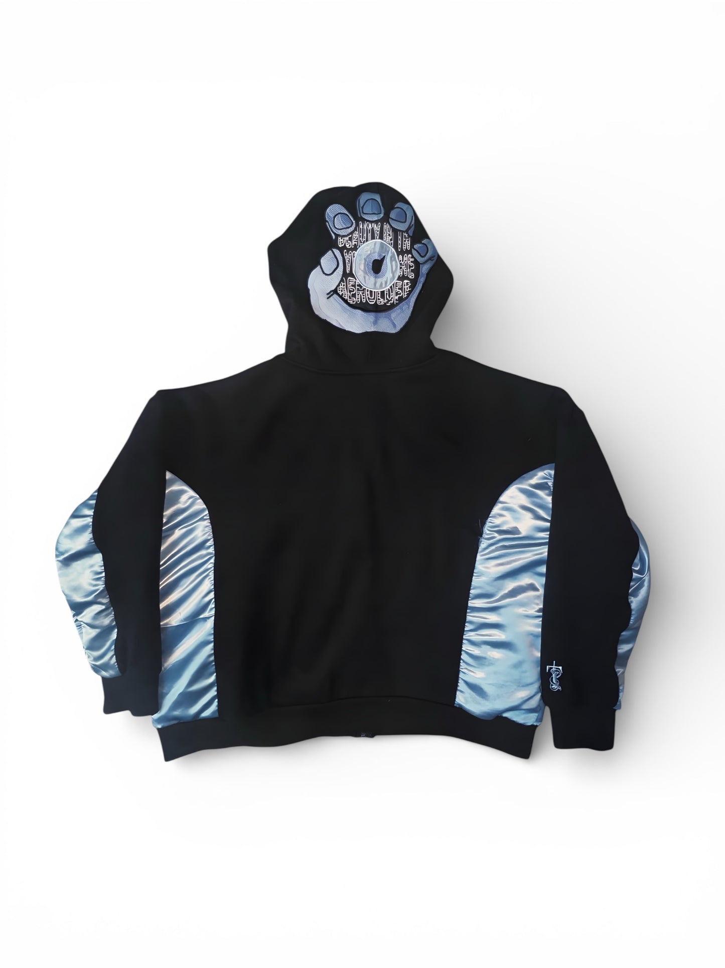 Beauty in the Eyes of the Beholder (Diamond blue)